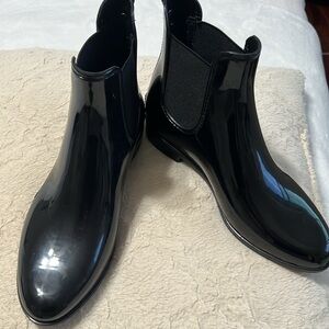 Marc Fisher Black Glossy Chelsea Rain Boots Sz 9 – Waterproof Ankle Booties